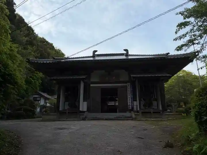 峯寺の{uncategorized: "未分類", other: "その他", undefined: "問題あり", building: "その他建物", grave: "お墓", sacred_gate: "鳥居", guardian: "狛犬", statue: "像", buddha: "仏像", history: "歴史", nature: "自然", garden: "庭園", animal: "動物", pagoda: "塔", temizu: "手水舎", mountain_gate: "山門・神門", sanctuary: "本殿・本堂", subordinate: "末社・摂社", art: "芸術", scenery: "景色", jizo: "地蔵", ema: "絵馬", goshuin: "御朱印", omikuji: "おみくじ", items: "授与品その他", amulet: "お守り", goshuincho: "御朱印帳", eats: "食事", festival: "お祭り", votive_dance: "神楽", shichigosan: "七五三参", wedding: "結婚式", experience: "体験その他", initially: "初詣", around: "周辺", anti_infection: "感染症対策"}