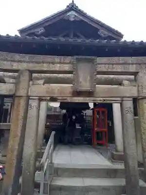 被官稲荷神社の鳥居