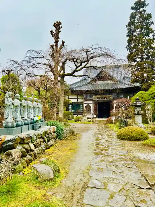 菊水寺の{uncategorized: "未分類", other: "その他", undefined: "問題あり", building: "その他建物", grave: "お墓", sacred_gate: "鳥居", guardian: "狛犬", statue: "像", buddha: "仏像", history: "歴史", nature: "自然", garden: "庭園", animal: "動物", pagoda: "塔", temizu: "手水舎", mountain_gate: "山門・神門", sanctuary: "本殿・本堂", subordinate: "末社・摂社", art: "芸術", scenery: "景色", jizo: "地蔵", ema: "絵馬", goshuin: "御朱印", omikuji: "おみくじ", items: "授与品その他", amulet: "お守り", goshuincho: "御朱印帳", eats: "食事", festival: "お祭り", votive_dance: "神楽", shichigosan: "七五三参", wedding: "結婚式", experience: "体験その他", initially: "初詣", around: "周辺", anti_infection: "感染症対策"}