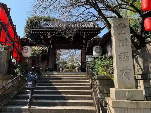 豊川稲荷東京別院の山門・神門