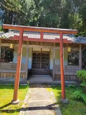 二村神社の本殿