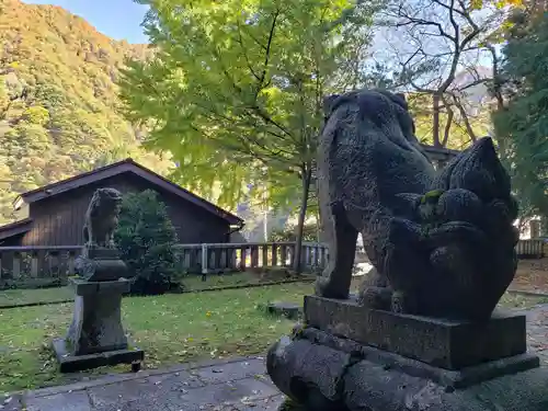 宇奈月神社の狛犬