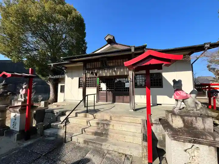 稲荷神社の{uncategorized: "未分類", other: "その他", undefined: "問題あり", building: "その他建物", grave: "お墓", sacred_gate: "鳥居", guardian: "狛犬", statue: "像", buddha: "仏像", history: "歴史", nature: "自然", garden: "庭園", animal: "動物", pagoda: "塔", temizu: "手水舎", mountain_gate: "山門・神門", sanctuary: "本殿・本堂", subordinate: "末社・摂社", art: "芸術", scenery: "景色", jizo: "地蔵", ema: "絵馬", goshuin: "御朱印", omikuji: "おみくじ", items: "授与品その他", amulet: "お守り", goshuincho: "御朱印帳", eats: "食事", festival: "お祭り", votive_dance: "神楽", shichigosan: "七五三参", wedding: "結婚式", experience: "体験その他", initially: "初詣", around: "周辺", anti_infection: "感染症対策"}