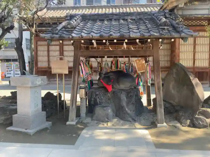 牛嶋神社の像