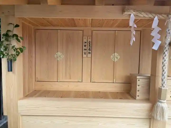 總社神社の{uncategorized: "未分類", other: "その他", undefined: "問題あり", building: "その他建物", grave: "お墓", sacred_gate: "鳥居", guardian: "狛犬", statue: "像", buddha: "仏像", history: "歴史", nature: "自然", garden: "庭園", animal: "動物", pagoda: "塔", temizu: "手水舎", mountain_gate: "山門・神門", sanctuary: "本殿・本堂", subordinate: "末社・摂社", art: "芸術", scenery: "景色", jizo: "地蔵", ema: "絵馬", goshuin: "御朱印", omikuji: "おみくじ", items: "授与品その他", amulet: "お守り", goshuincho: "御朱印帳", eats: "食事", festival: "お祭り", votive_dance: "神楽", shichigosan: "七五三参", wedding: "結婚式", experience: "体験その他", initially: "初詣", around: "周辺", anti_infection: "感染症対策"}