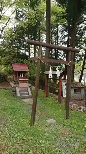 新海三社神社の末社・摂社