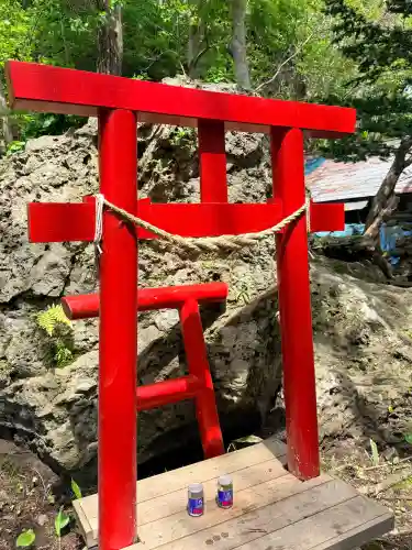 正一位石倉稲荷神社の{uncategorized: "未分類", other: "その他", undefined: "問題あり", building: "その他建物", grave: "お墓", sacred_gate: "鳥居", guardian: "狛犬", statue: "像", buddha: "仏像", history: "歴史", nature: "自然", garden: "庭園", animal: "動物", pagoda: "塔", temizu: "手水舎", mountain_gate: "山門・神門", sanctuary: "本殿・本堂", subordinate: "末社・摂社", art: "芸術", scenery: "景色", jizo: "地蔵", ema: "絵馬", goshuin: "御朱印", omikuji: "おみくじ", items: "授与品その他", amulet: "お守り", goshuincho: "御朱印帳", eats: "食事", festival: "お祭り", votive_dance: "神楽", shichigosan: "七五三参", wedding: "結婚式", experience: "体験その他", initially: "初詣", around: "周辺", anti_infection: "感染症対策"}
