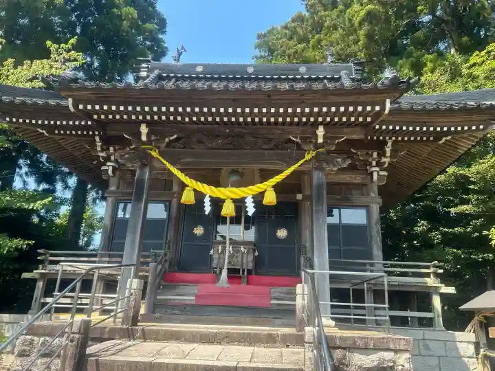 八幡宮の{uncategorized: "未分類", other: "その他", undefined: "問題あり", building: "その他建物", grave: "お墓", sacred_gate: "鳥居", guardian: "狛犬", statue: "像", buddha: "仏像", history: "歴史", nature: "自然", garden: "庭園", animal: "動物", pagoda: "塔", temizu: "手水舎", mountain_gate: "山門・神門", sanctuary: "本殿・本堂", subordinate: "末社・摂社", art: "芸術", scenery: "景色", jizo: "地蔵", ema: "絵馬", goshuin: "御朱印", omikuji: "おみくじ", items: "授与品その他", amulet: "お守り", goshuincho: "御朱印帳", eats: "食事", festival: "お祭り", votive_dance: "神楽", shichigosan: "七五三参", wedding: "結婚式", experience: "体験その他", initially: "初詣", around: "周辺", anti_infection: "感染症対策"}