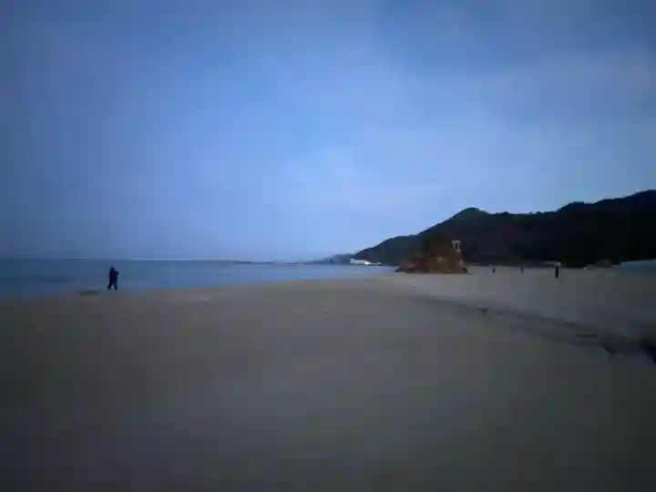 稲佐の浜 弁天島の{uncategorized: "未分類", other: "その他", undefined: "問題あり", building: "その他建物", grave: "お墓", sacred_gate: "鳥居", guardian: "狛犬", statue: "像", buddha: "仏像", history: "歴史", nature: "自然", garden: "庭園", animal: "動物", pagoda: "塔", temizu: "手水舎", mountain_gate: "山門・神門", sanctuary: "本殿・本堂", subordinate: "末社・摂社", art: "芸術", scenery: "景色", jizo: "地蔵", ema: "絵馬", goshuin: "御朱印", omikuji: "おみくじ", items: "授与品その他", amulet: "お守り", goshuincho: "御朱印帳", eats: "食事", festival: "お祭り", votive_dance: "神楽", shichigosan: "七五三参", wedding: "結婚式", experience: "体験その他", initially: "初詣", around: "周辺", anti_infection: "感染症対策"}