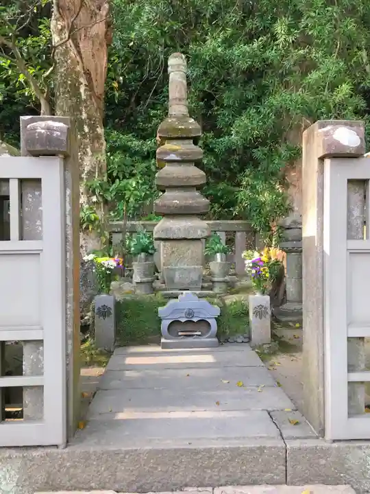 法華堂跡(源頼朝墓・北条義時墓)の塔
