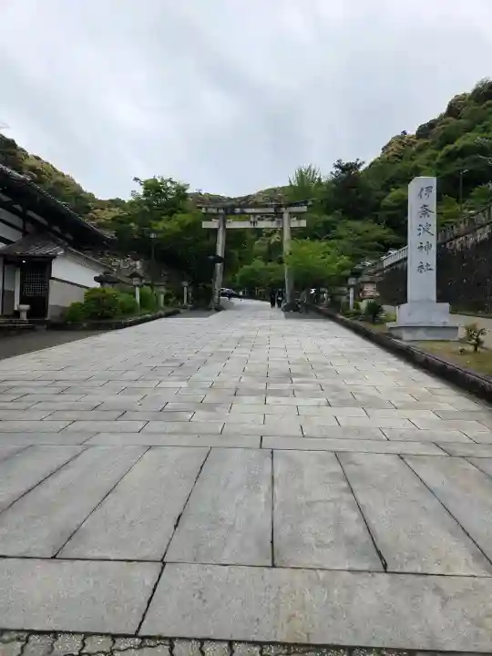 伊奈波神社の{uncategorized: "未分類", other: "その他", undefined: "問題あり", building: "その他建物", grave: "お墓", sacred_gate: "鳥居", guardian: "狛犬", statue: "像", buddha: "仏像", history: "歴史", nature: "自然", garden: "庭園", animal: "動物", pagoda: "塔", temizu: "手水舎", mountain_gate: "山門・神門", sanctuary: "本殿・本堂", subordinate: "末社・摂社", art: "芸術", scenery: "景色", jizo: "地蔵", ema: "絵馬", goshuin: "御朱印", omikuji: "おみくじ", items: "授与品その他", amulet: "お守り", goshuincho: "御朱印帳", eats: "食事", festival: "お祭り", votive_dance: "神楽", shichigosan: "七五三参", wedding: "結婚式", experience: "体験その他", initially: "初詣", around: "周辺", anti_infection: "感染症対策"}
