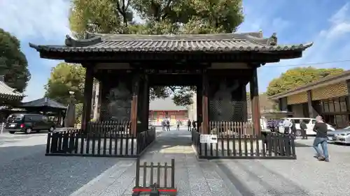 宝仙寺の山門