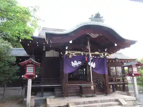 離宮八幡宮の本殿・本堂