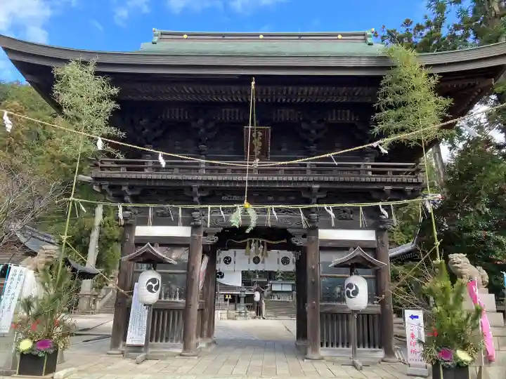 日牟禮八幡宮の山門・神門