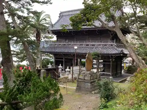 誕生寺の山門