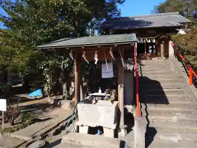 上中居諏訪神社の手水舎