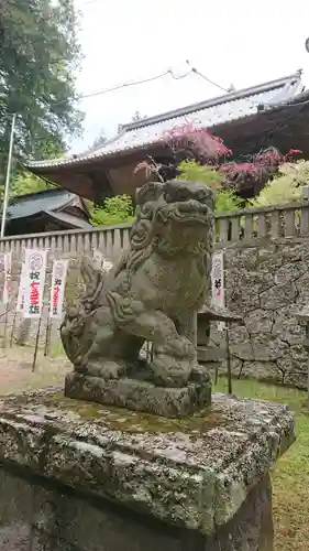 新海三社神社の狛犬