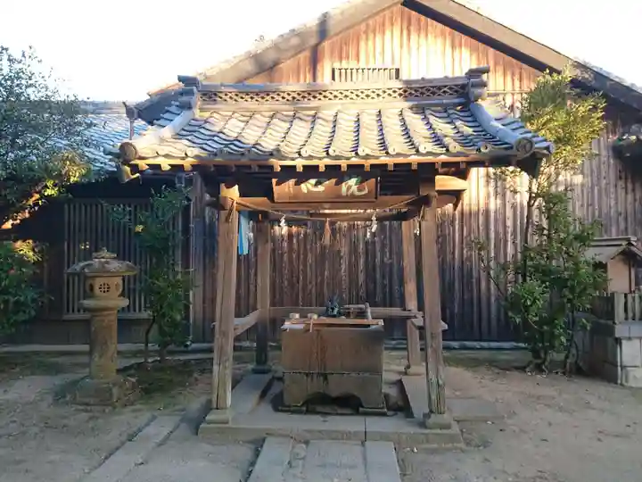 深田神社の手水舎