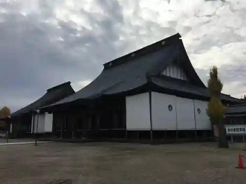 誠照寺の本殿