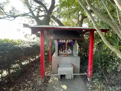 嬉野稲荷神社の{uncategorized: "未分類", other: "その他", undefined: "問題あり", building: "その他建物", grave: "お墓", sacred_gate: "鳥居", guardian: "狛犬", statue: "像", buddha: "仏像", history: "歴史", nature: "自然", garden: "庭園", animal: "動物", pagoda: "塔", temizu: "手水舎", mountain_gate: "山門・神門", sanctuary: "本殿・本堂", subordinate: "末社・摂社", art: "芸術", scenery: "景色", jizo: "地蔵", ema: "絵馬", goshuin: "御朱印", omikuji: "おみくじ", items: "授与品その他", amulet: "お守り", goshuincho: "御朱印帳", eats: "食事", festival: "お祭り", votive_dance: "神楽", shichigosan: "七五三参", wedding: "結婚式", experience: "体験その他", initially: "初詣", around: "周辺", anti_infection: "感染症対策"}