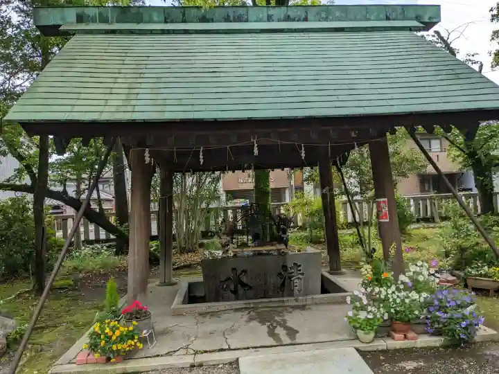 若宮神明社の{uncategorized: "未分類", other: "その他", undefined: "問題あり", building: "その他建物", grave: "お墓", sacred_gate: "鳥居", guardian: "狛犬", statue: "像", buddha: "仏像", history: "歴史", nature: "自然", garden: "庭園", animal: "動物", pagoda: "塔", temizu: "手水舎", mountain_gate: "山門・神門", sanctuary: "本殿・本堂", subordinate: "末社・摂社", art: "芸術", scenery: "景色", jizo: "地蔵", ema: "絵馬", goshuin: "御朱印", omikuji: "おみくじ", items: "授与品その他", amulet: "お守り", goshuincho: "御朱印帳", eats: "食事", festival: "お祭り", votive_dance: "神楽", shichigosan: "七五三参", wedding: "結婚式", experience: "体験その他", initially: "初詣", around: "周辺", anti_infection: "感染症対策"}