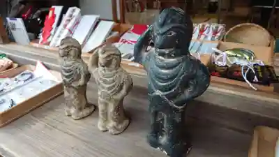 等彌神社の像