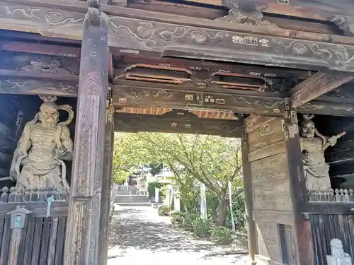 香西寺の山門