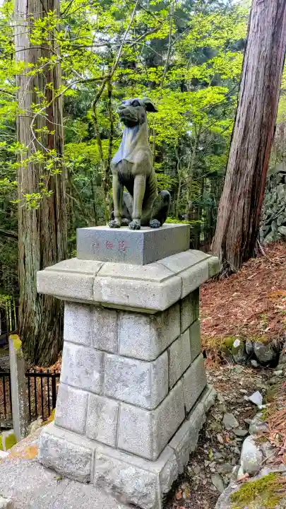 三峯神社の{uncategorized: "未分類", other: "その他", undefined: "問題あり", building: "その他建物", grave: "お墓", sacred_gate: "鳥居", guardian: "狛犬", statue: "像", buddha: "仏像", history: "歴史", nature: "自然", garden: "庭園", animal: "動物", pagoda: "塔", temizu: "手水舎", mountain_gate: "山門・神門", sanctuary: "本殿・本堂", subordinate: "末社・摂社", art: "芸術", scenery: "景色", jizo: "地蔵", ema: "絵馬", goshuin: "御朱印", omikuji: "おみくじ", items: "授与品その他", amulet: "お守り", goshuincho: "御朱印帳", eats: "食事", festival: "お祭り", votive_dance: "神楽", shichigosan: "七五三参", wedding: "結婚式", experience: "体験その他", initially: "初詣", around: "周辺", anti_infection: "感染症対策"}