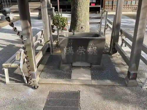 泉蔵寺の手水舎