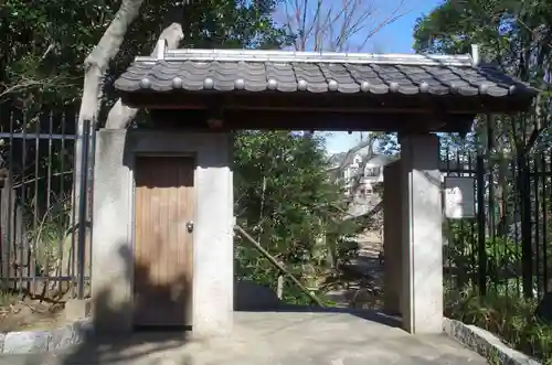 東山稲荷神社の山門