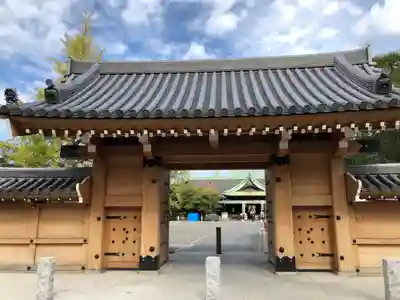 西新井大師総持寺の山門・神門