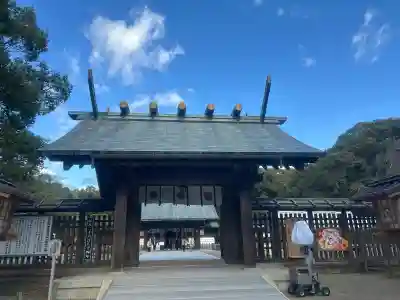 宮崎神宮の{uncategorized: "未分類", other: "その他", undefined: "問題あり", building: "その他建物", grave: "お墓", sacred_gate: "鳥居", guardian: "狛犬", statue: "像", buddha: "仏像", history: "歴史", nature: "自然", garden: "庭園", animal: "動物", pagoda: "塔", temizu: "手水舎", mountain_gate: "山門・神門", sanctuary: "本殿・本堂", subordinate: "末社・摂社", art: "芸術", scenery: "景色", jizo: "地蔵", ema: "絵馬", goshuin: "御朱印", omikuji: "おみくじ", items: "授与品その他", amulet: "お守り", goshuincho: "御朱印帳", eats: "食事", festival: "お祭り", votive_dance: "神楽", shichigosan: "七五三参", wedding: "結婚式", experience: "体験その他", initially: "初詣", around: "周辺", anti_infection: "感染症対策"}