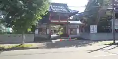 眞久寺の山門