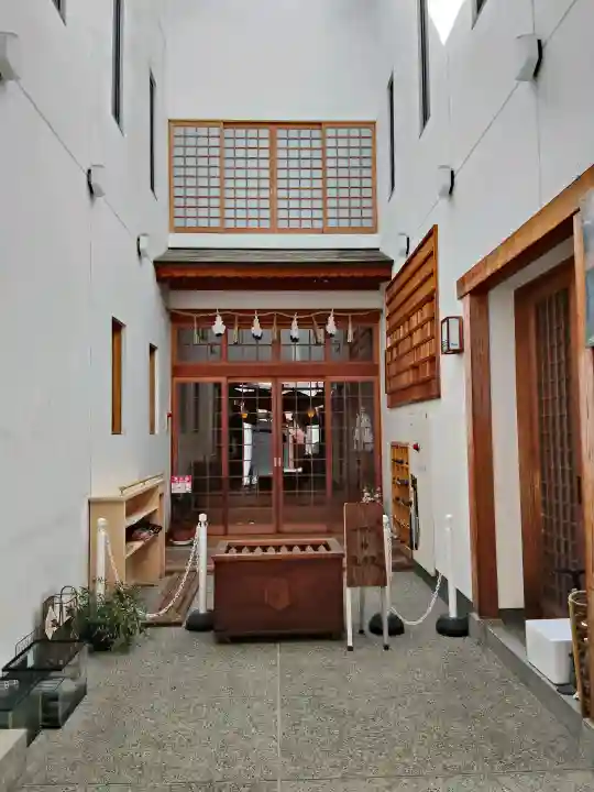 出雲大社大阪分院の{uncategorized: "未分類", other: "その他", undefined: "問題あり", building: "その他建物", grave: "お墓", sacred_gate: "鳥居", guardian: "狛犬", statue: "像", buddha: "仏像", history: "歴史", nature: "自然", garden: "庭園", animal: "動物", pagoda: "塔", temizu: "手水舎", mountain_gate: "山門・神門", sanctuary: "本殿・本堂", subordinate: "末社・摂社", art: "芸術", scenery: "景色", jizo: "地蔵", ema: "絵馬", goshuin: "御朱印", omikuji: "おみくじ", items: "授与品その他", amulet: "お守り", goshuincho: "御朱印帳", eats: "食事", festival: "お祭り", votive_dance: "神楽", shichigosan: "七五三参", wedding: "結婚式", experience: "体験その他", initially: "初詣", around: "周辺", anti_infection: "感染症対策"}
