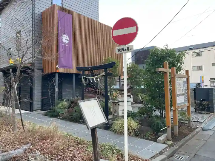 氷川神社の{uncategorized: "未分類", other: "その他", undefined: "問題あり", building: "その他建物", grave: "お墓", sacred_gate: "鳥居", guardian: "狛犬", statue: "像", buddha: "仏像", history: "歴史", nature: "自然", garden: "庭園", animal: "動物", pagoda: "塔", temizu: "手水舎", mountain_gate: "山門・神門", sanctuary: "本殿・本堂", subordinate: "末社・摂社", art: "芸術", scenery: "景色", jizo: "地蔵", ema: "絵馬", goshuin: "御朱印", omikuji: "おみくじ", items: "授与品その他", amulet: "お守り", goshuincho: "御朱印帳", eats: "食事", festival: "お祭り", votive_dance: "神楽", shichigosan: "七五三参", wedding: "結婚式", experience: "体験その他", initially: "初詣", around: "周辺", anti_infection: "感染症対策"}