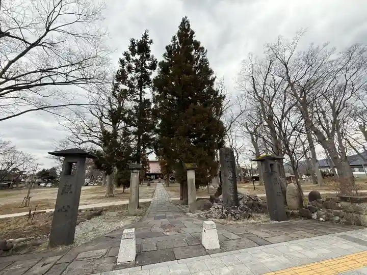 出羽国分寺薬師堂の{uncategorized: "未分類", other: "その他", undefined: "問題あり", building: "その他建物", grave: "お墓", sacred_gate: "鳥居", guardian: "狛犬", statue: "像", buddha: "仏像", history: "歴史", nature: "自然", garden: "庭園", animal: "動物", pagoda: "塔", temizu: "手水舎", mountain_gate: "山門・神門", sanctuary: "本殿・本堂", subordinate: "末社・摂社", art: "芸術", scenery: "景色", jizo: "地蔵", ema: "絵馬", goshuin: "御朱印", omikuji: "おみくじ", items: "授与品その他", amulet: "お守り", goshuincho: "御朱印帳", eats: "食事", festival: "お祭り", votive_dance: "神楽", shichigosan: "七五三参", wedding: "結婚式", experience: "体験その他", initially: "初詣", around: "周辺", anti_infection: "感染症対策"}