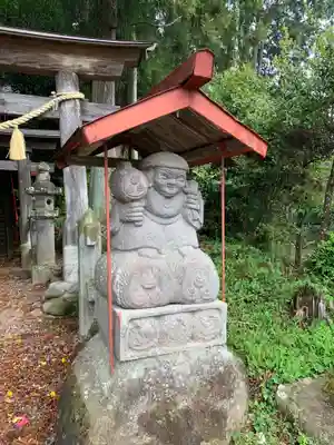 箒根神社高清水遥拝殿の像
