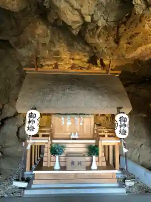 安乎岩戸神社（旧表記：安乎岩戸信龍神社）の{uncategorized: "未分類", other: "その他", undefined: "問題あり", building: "その他建物", grave: "お墓", sacred_gate: "鳥居", guardian: "狛犬", statue: "像", buddha: "仏像", history: "歴史", nature: "自然", garden: "庭園", animal: "動物", pagoda: "塔", temizu: "手水舎", mountain_gate: "山門・神門", sanctuary: "本殿・本堂", subordinate: "末社・摂社", art: "芸術", scenery: "景色", jizo: "地蔵", ema: "絵馬", goshuin: "御朱印", omikuji: "おみくじ", items: "授与品その他", amulet: "お守り", goshuincho: "御朱印帳", eats: "食事", festival: "お祭り", votive_dance: "神楽", shichigosan: "七五三参", wedding: "結婚式", experience: "体験その他", initially: "初詣", around: "周辺", anti_infection: "感染症対策"}