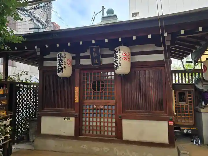 浪速寺の本殿・本堂