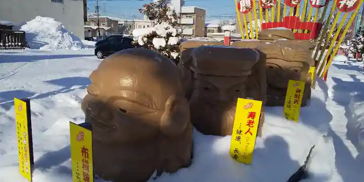 旭川銀座弁天神社の像