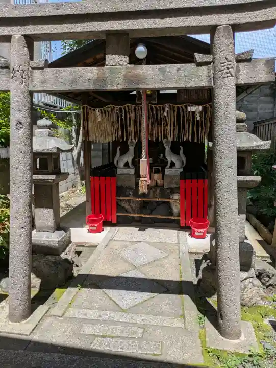 亀山稲荷神社 の{uncategorized: "未分類", other: "その他", undefined: "問題あり", building: "その他建物", grave: "お墓", sacred_gate: "鳥居", guardian: "狛犬", statue: "像", buddha: "仏像", history: "歴史", nature: "自然", garden: "庭園", animal: "動物", pagoda: "塔", temizu: "手水舎", mountain_gate: "山門・神門", sanctuary: "本殿・本堂", subordinate: "末社・摂社", art: "芸術", scenery: "景色", jizo: "地蔵", ema: "絵馬", goshuin: "御朱印", omikuji: "おみくじ", items: "授与品その他", amulet: "お守り", goshuincho: "御朱印帳", eats: "食事", festival: "お祭り", votive_dance: "神楽", shichigosan: "七五三参", wedding: "結婚式", experience: "体験その他", initially: "初詣", around: "周辺", anti_infection: "感染症対策"}