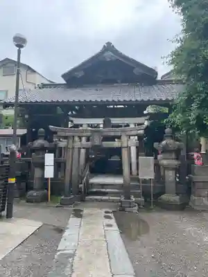 被官稲荷神社の鳥居