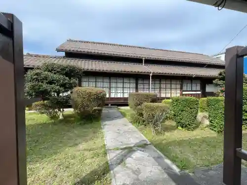 経王寺の{uncategorized: "未分類", other: "その他", undefined: "問題あり", building: "その他建物", grave: "お墓", sacred_gate: "鳥居", guardian: "狛犬", statue: "像", buddha: "仏像", history: "歴史", nature: "自然", garden: "庭園", animal: "動物", pagoda: "塔", temizu: "手水舎", mountain_gate: "山門・神門", sanctuary: "本殿・本堂", subordinate: "末社・摂社", art: "芸術", scenery: "景色", jizo: "地蔵", ema: "絵馬", goshuin: "御朱印", omikuji: "おみくじ", items: "授与品その他", amulet: "お守り", goshuincho: "御朱印帳", eats: "食事", festival: "お祭り", votive_dance: "神楽", shichigosan: "七五三参", wedding: "結婚式", experience: "体験その他", initially: "初詣", around: "周辺", anti_infection: "感染症対策"}