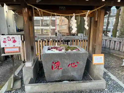 高円寺氷川神社の{uncategorized: "未分類", other: "その他", undefined: "問題あり", building: "その他建物", grave: "お墓", sacred_gate: "鳥居", guardian: "狛犬", statue: "像", buddha: "仏像", history: "歴史", nature: "自然", garden: "庭園", animal: "動物", pagoda: "塔", temizu: "手水舎", mountain_gate: "山門・神門", sanctuary: "本殿・本堂", subordinate: "末社・摂社", art: "芸術", scenery: "景色", jizo: "地蔵", ema: "絵馬", goshuin: "御朱印", omikuji: "おみくじ", items: "授与品その他", amulet: "お守り", goshuincho: "御朱印帳", eats: "食事", festival: "お祭り", votive_dance: "神楽", shichigosan: "七五三参", wedding: "結婚式", experience: "体験その他", initially: "初詣", around: "周辺", anti_infection: "感染症対策"}