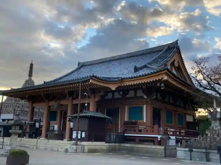 壬生寺の本殿・本堂