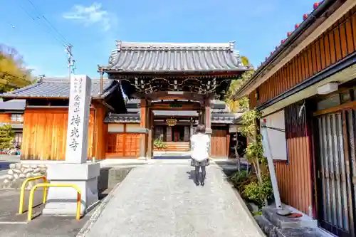 持光寺の山門