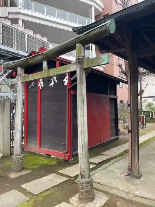 橋戸稲荷神社の{uncategorized: "未分類", other: "その他", undefined: "問題あり", building: "その他建物", grave: "お墓", sacred_gate: "鳥居", guardian: "狛犬", statue: "像", buddha: "仏像", history: "歴史", nature: "自然", garden: "庭園", animal: "動物", pagoda: "塔", temizu: "手水舎", mountain_gate: "山門・神門", sanctuary: "本殿・本堂", subordinate: "末社・摂社", art: "芸術", scenery: "景色", jizo: "地蔵", ema: "絵馬", goshuin: "御朱印", omikuji: "おみくじ", items: "授与品その他", amulet: "お守り", goshuincho: "御朱印帳", eats: "食事", festival: "お祭り", votive_dance: "神楽", shichigosan: "七五三参", wedding: "結婚式", experience: "体験その他", initially: "初詣", around: "周辺", anti_infection: "感染症対策"}