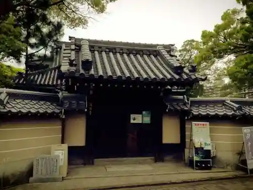 満願寺の山門