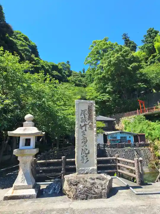 竹生島神社(都久夫須麻神社)の{uncategorized: "未分類", other: "その他", undefined: "問題あり", building: "その他建物", grave: "お墓", sacred_gate: "鳥居", guardian: "狛犬", statue: "像", buddha: "仏像", history: "歴史", nature: "自然", garden: "庭園", animal: "動物", pagoda: "塔", temizu: "手水舎", mountain_gate: "山門・神門", sanctuary: "本殿・本堂", subordinate: "末社・摂社", art: "芸術", scenery: "景色", jizo: "地蔵", ema: "絵馬", goshuin: "御朱印", omikuji: "おみくじ", items: "授与品その他", amulet: "お守り", goshuincho: "御朱印帳", eats: "食事", festival: "お祭り", votive_dance: "神楽", shichigosan: "七五三参", wedding: "結婚式", experience: "体験その他", initially: "初詣", around: "周辺", anti_infection: "感染症対策"}