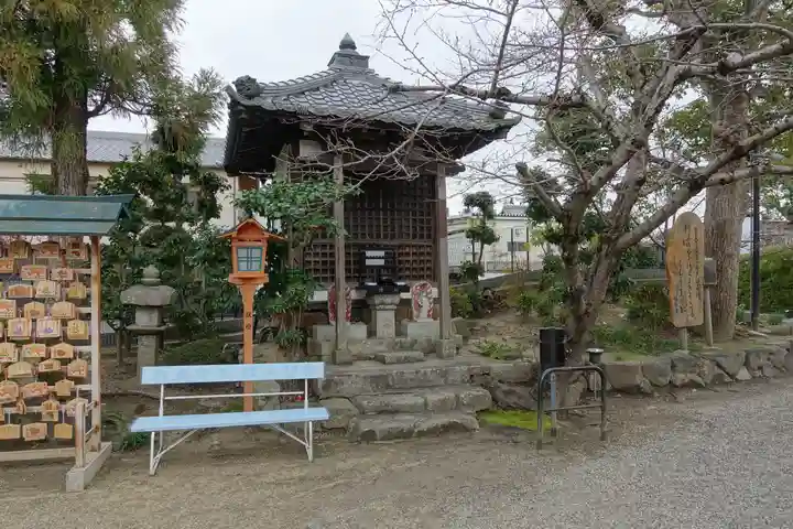 帯解寺の末社・摂社